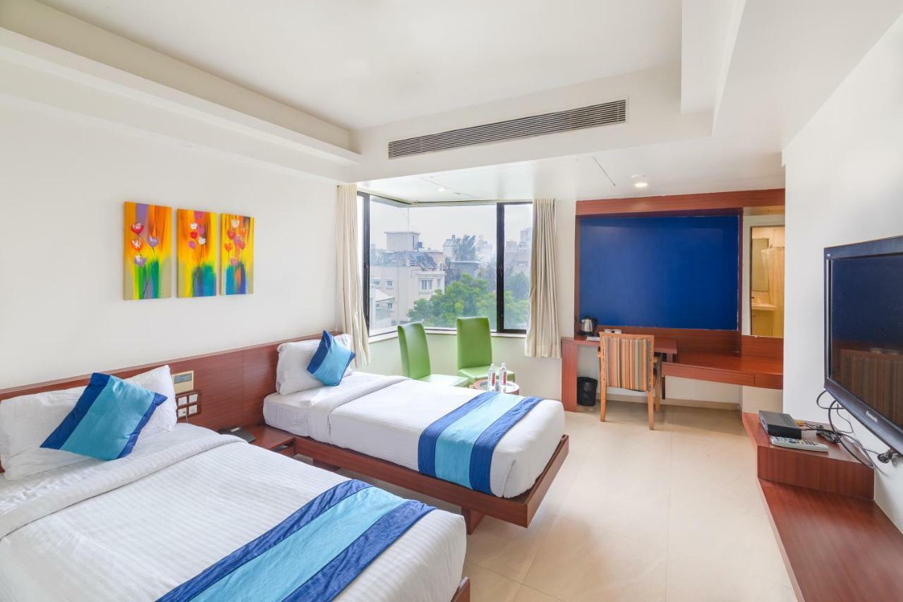 Hotel Mint Montvert, Baner Pune Eksteriør billede