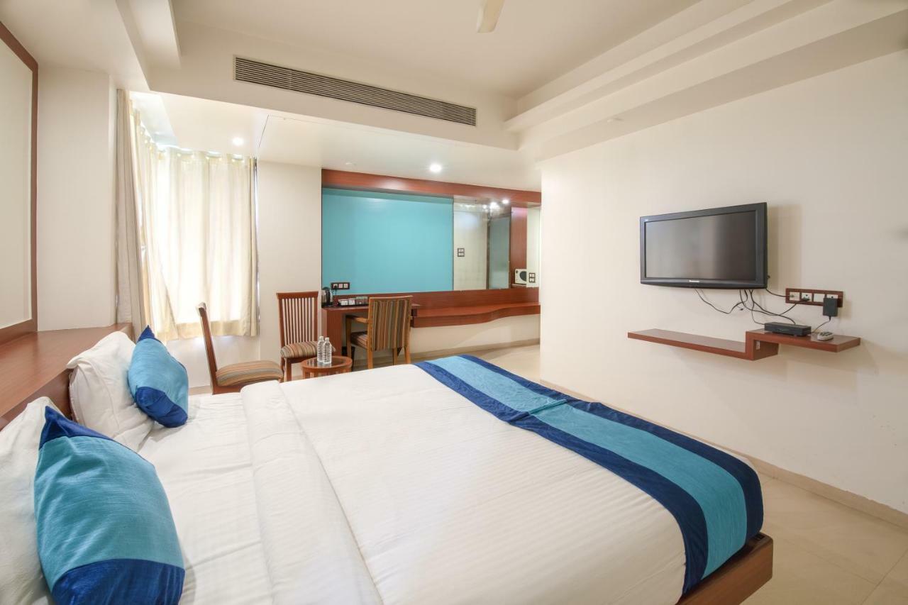 Hotel Mint Montvert, Baner Pune Eksteriør billede