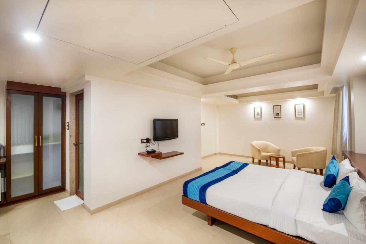 Hotel Mint Montvert, Baner Pune Eksteriør billede