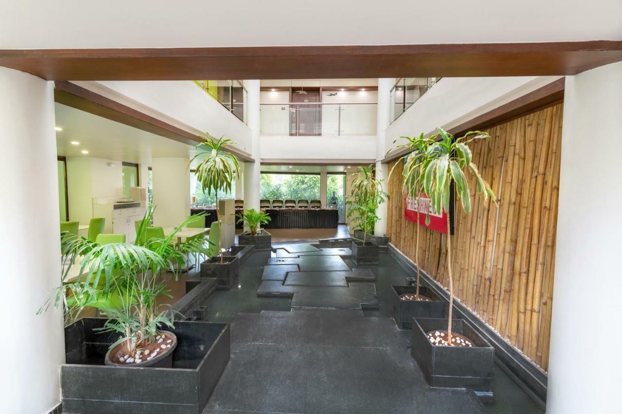 Hotel Mint Montvert, Baner Pune Eksteriør billede
